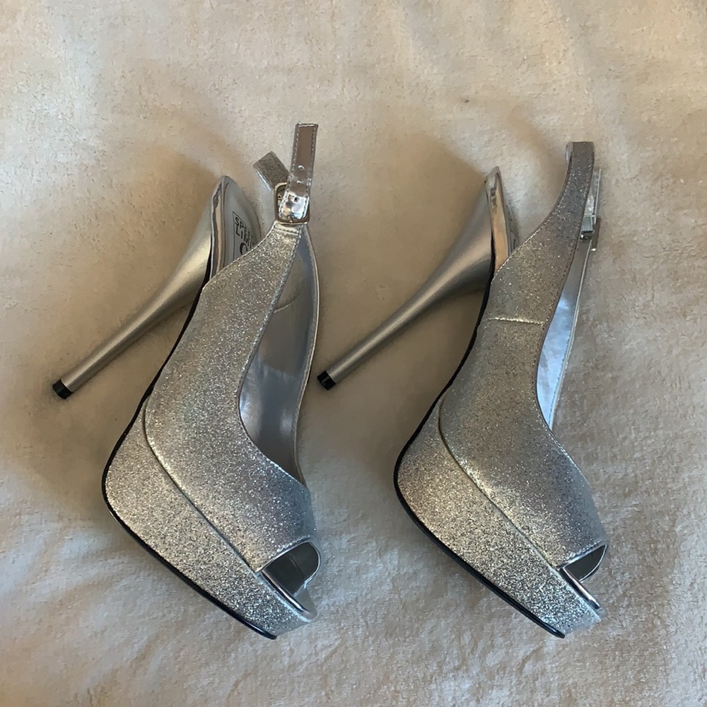 Heels - Picture 2 of 4